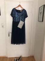 Abendkleid mit Pumps und kleine Tasche Burglesum - Lesum Vorschau