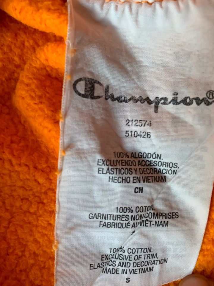 Champion Hoody, Größe S, Farbe orange in Itzehoe