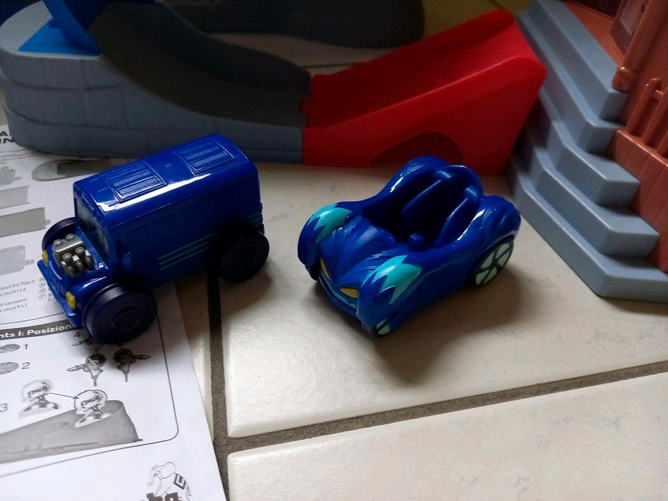 PJ Masks Bahn , Rennbahn + 2 Autos in Burscheid