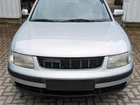 VW Passat 3B - Stoßstange vorne Stoßfänger Front - Silber LB7Z Nordrhein-Westfalen - Lippstadt Vorschau