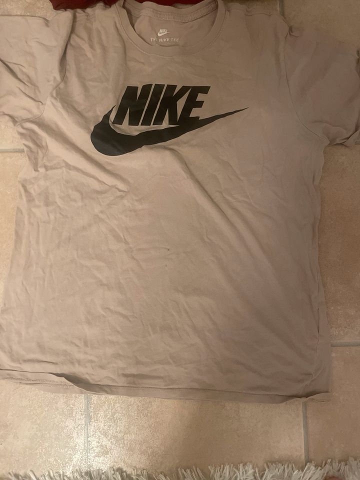 3 Nikes t Shirt in Berlin