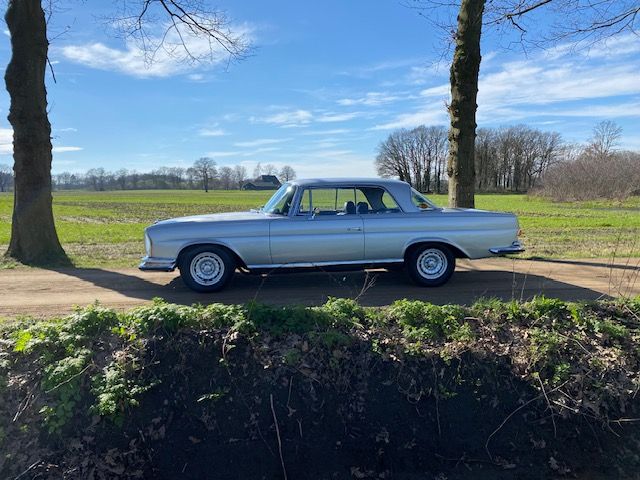 Mercedes-Benz W111 280SE 3.5 Coupe / 1970 in Emmerich am Rhein