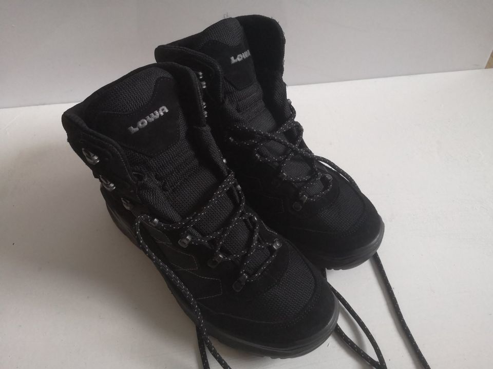 Herren Wander Schuhe Boots LOWA TAURUS GTX Gr 42,5 schwarz in Erkrath