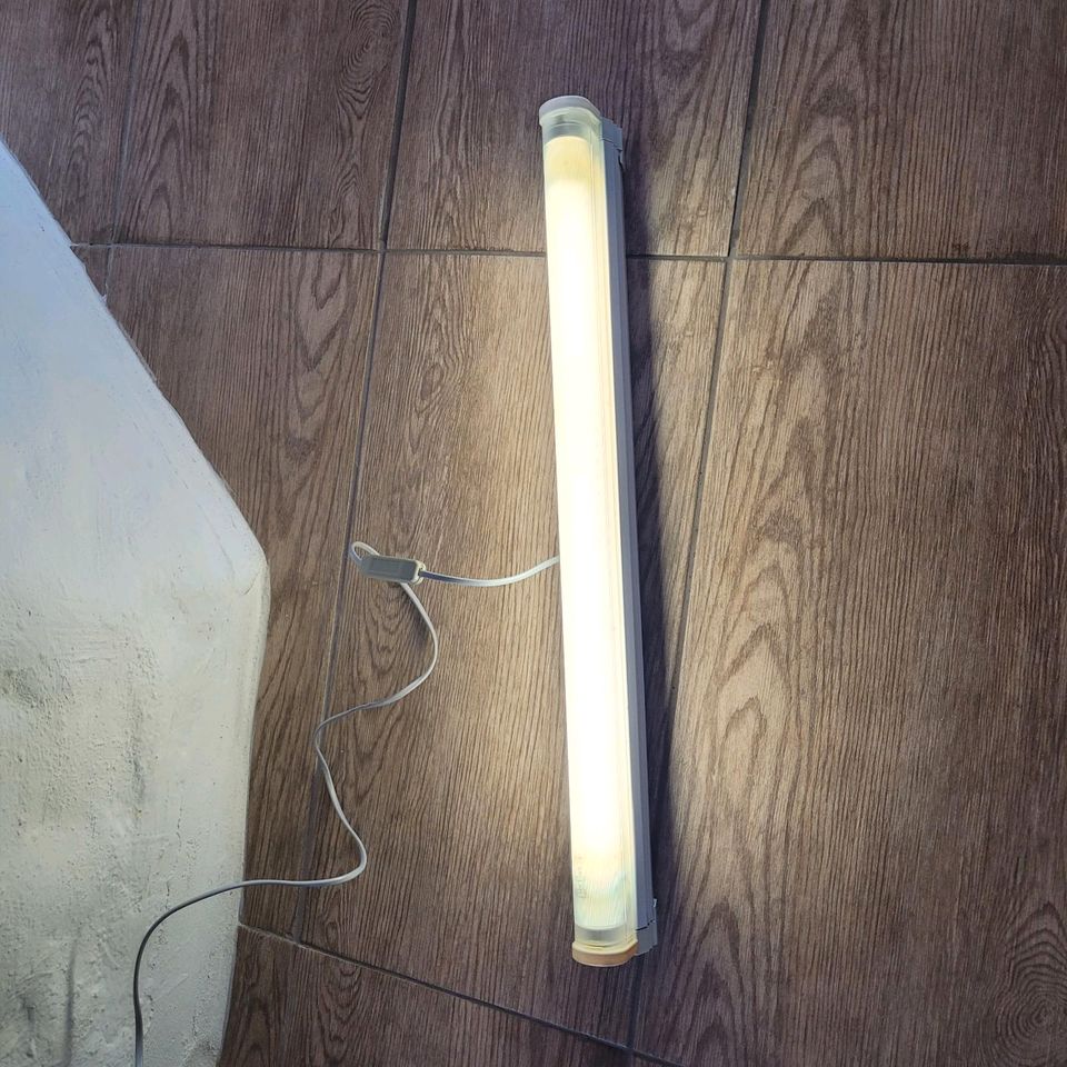 Lampe, Leuchtstoffröhre, ca 65 cm für Steckdose in Leimen