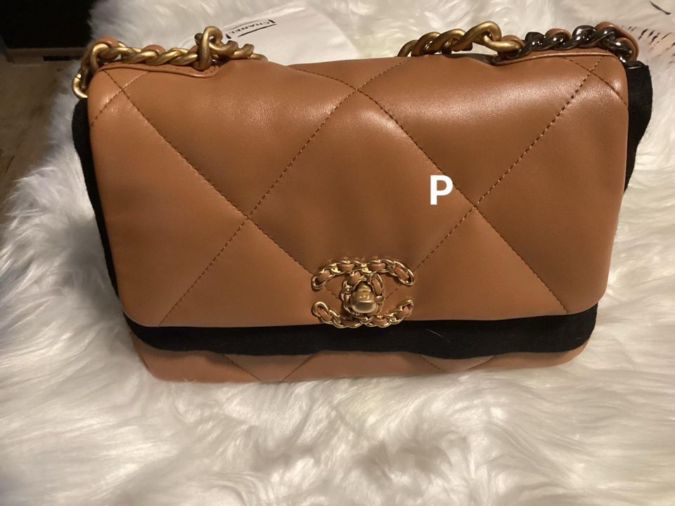 Chanel 19 caramel in Hallstadt