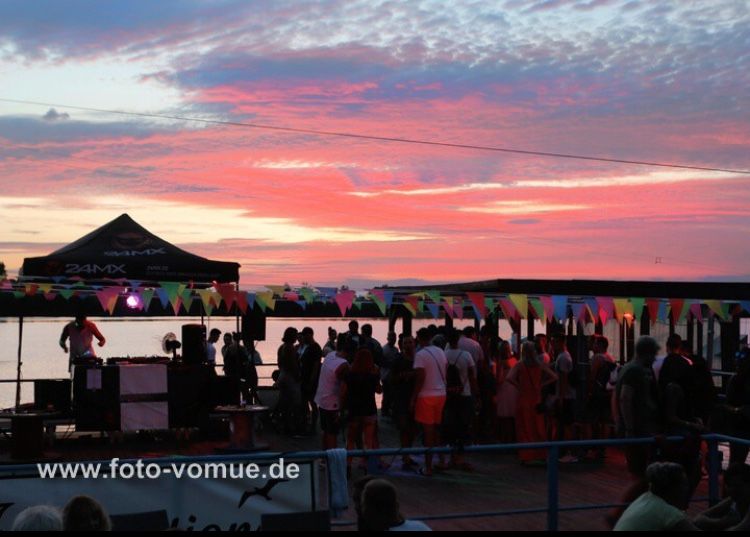 Party-Location am Wasser Sonnenterrasse Firmenevent Feiern in Neundorf