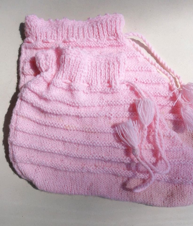 Bettschuhe, rosa Bettsocken, von der Oma gestrickt, alt, in Burladingen