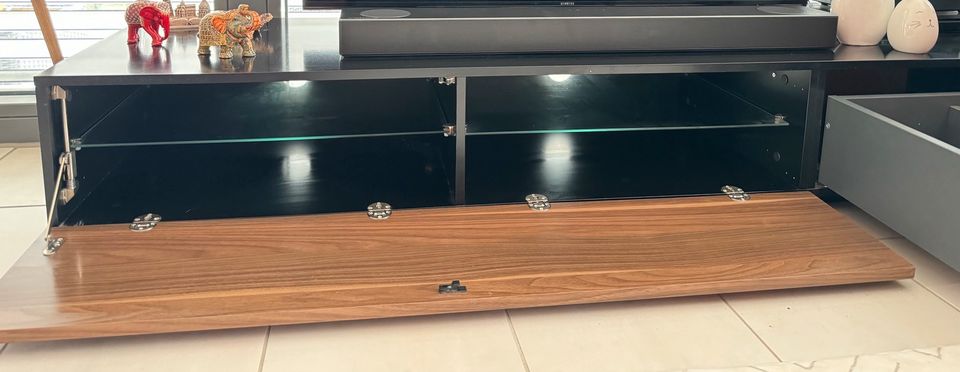 Lowboard / TV Board &  passender Hängeschrank ohne Deko in Hahnstätten