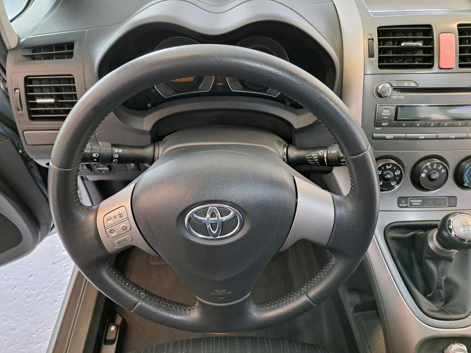 Toyota Auris| 1.Hand| nur 34.000km| TÜV/AU neu| *Garantie* in Fürth
