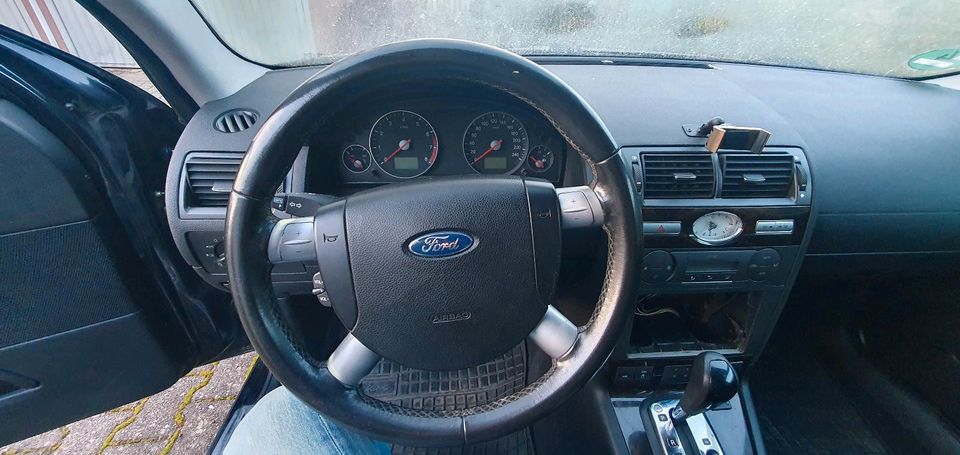 Ford Mondeo gepflegt mit Getriebeproblemen in Hamburg