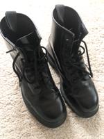 Dr. Martens 1460 mono black Gr. 41 schwarze Naht Düsseldorf - Unterbilk Vorschau