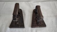 Zwei sehr alte Bügeleisen aus Eisen Hessen - Königstein im Taunus Vorschau