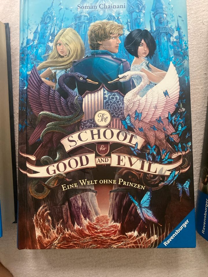 Buch Soman Chainani The School for Good and Evil 1-3 in Berlin