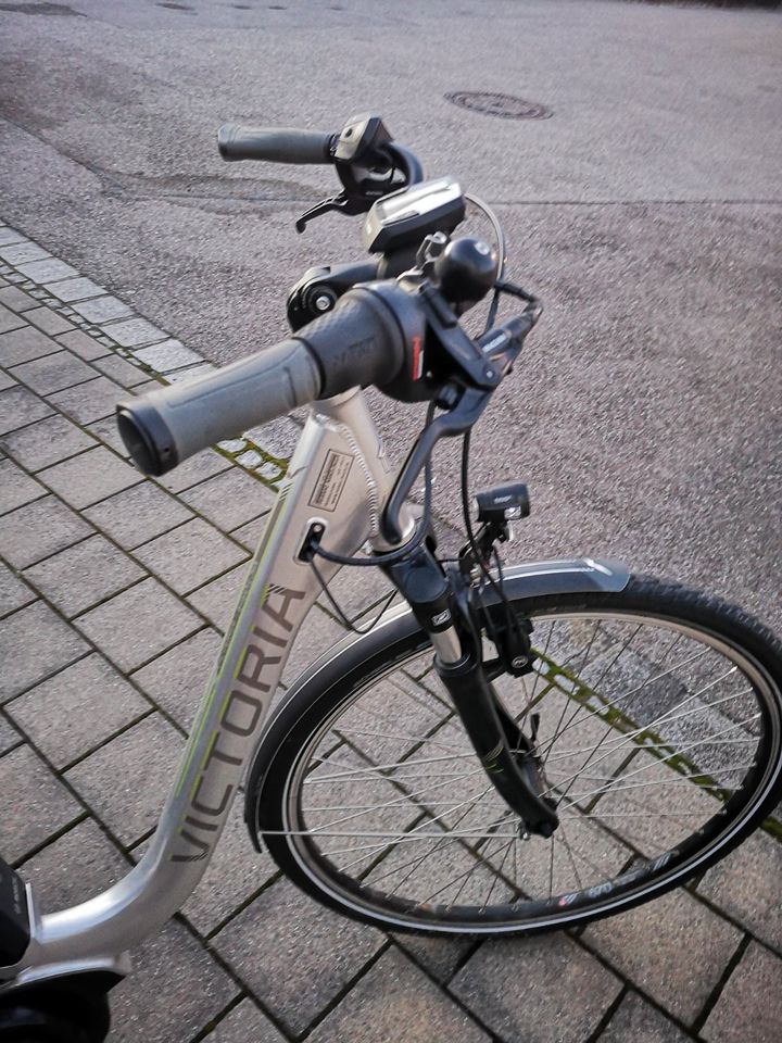 E-bike Victoria silber, 28 zoll, 46cm Rahmengrösse,Tiefeinsteiger in Germering