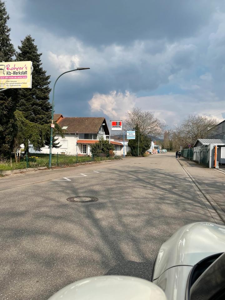 Einfamilienhaus mit angrenzenden Gewerbehallen in 77933 LAHR in Lahr (Schwarzwald)