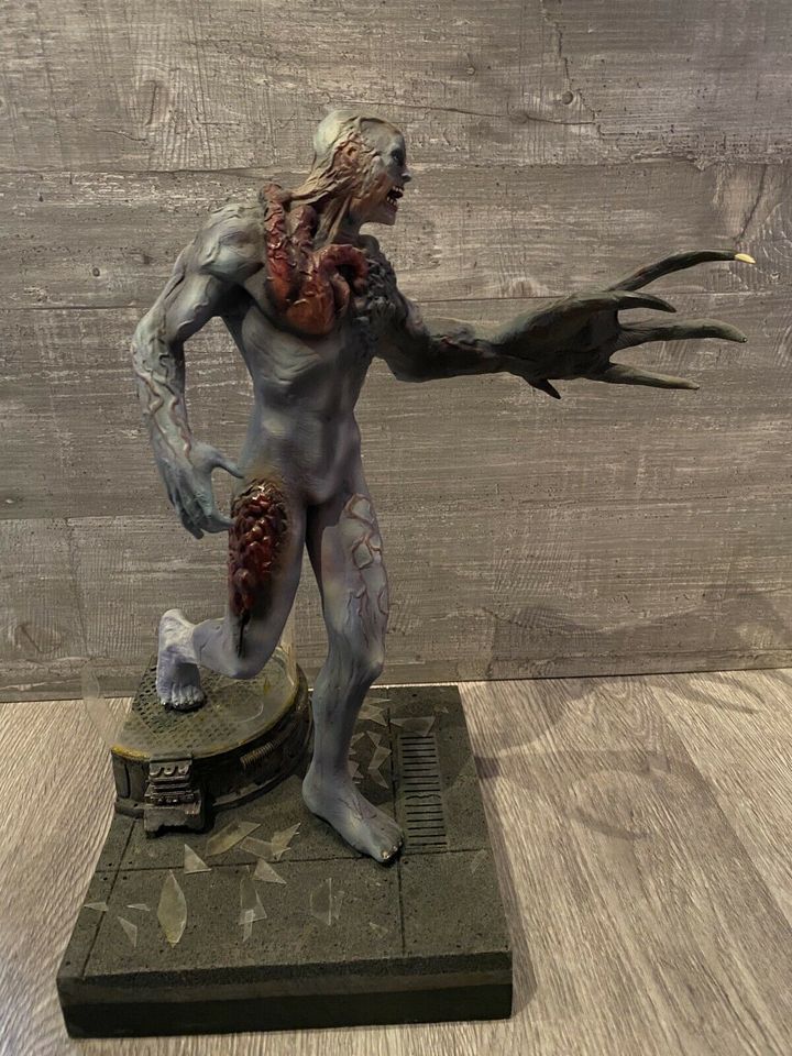 Resident Evil Tyrant Resin Figur in Krefeld