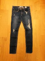 Hollister Jeans blau cut outs dunkelblau 28/33 München - Pasing-Obermenzing Vorschau