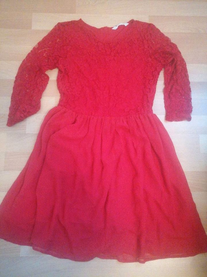 Mädchen Kleid in Rot in Paderborn