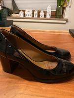 Schwarze Lack Pumps von Clarks Damenschuhe Größe 39 Nordrhein-Westfalen - Menden Vorschau