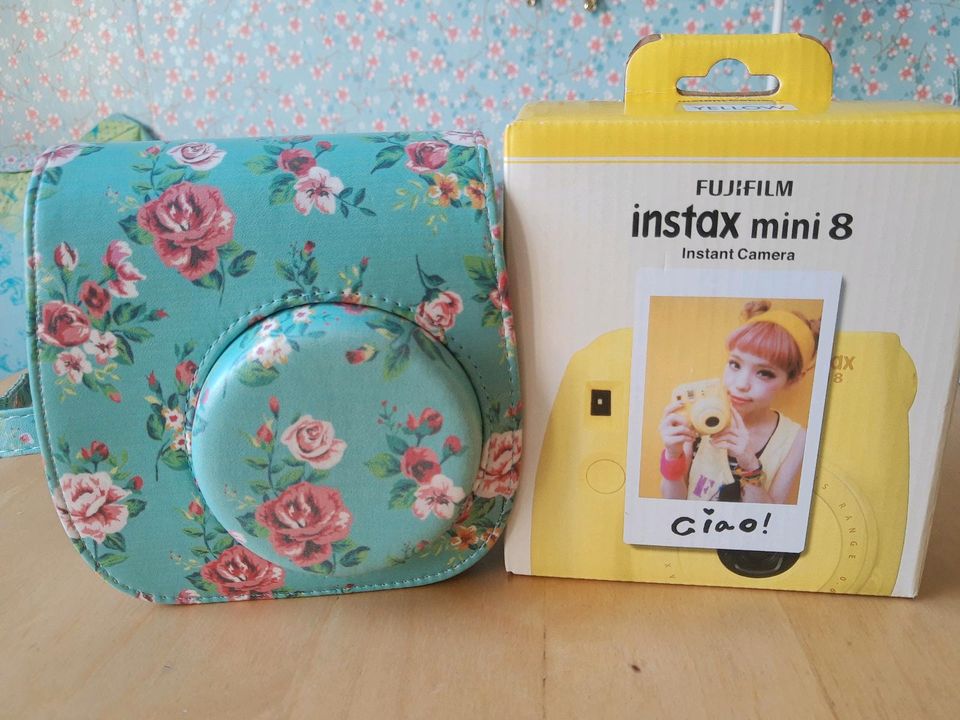 Fujifilm Instax Mini 8 Kamera mit Zubehör, Tasche etc. in Berlin