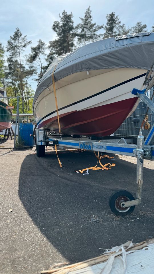 Motorboot mit Trailer in Nuthetal