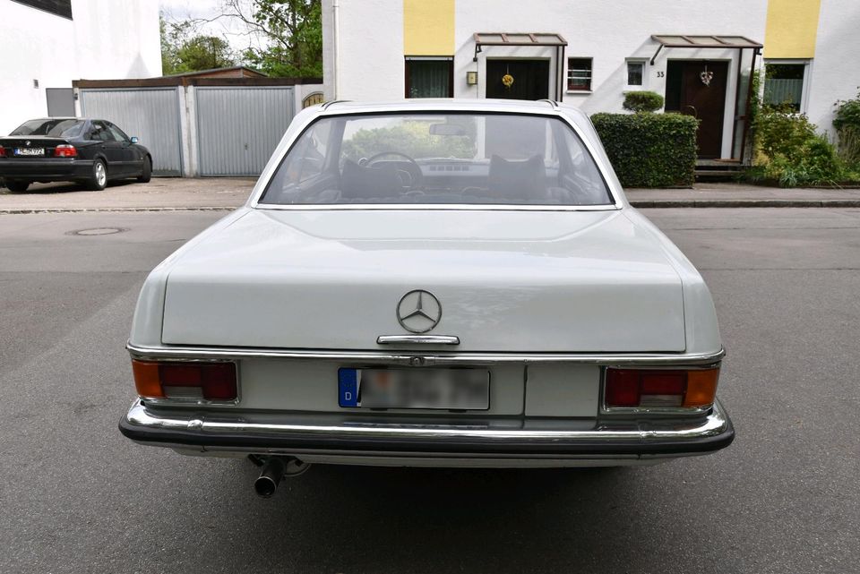 Mercedes Benz W114/W115 /8  250CE in Augsburg