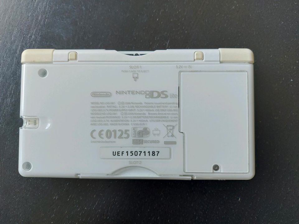 Nintendo DS Lite in weiss mit 4 Spielen in Hamburg