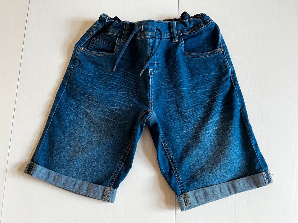 Jeans Shorts Levi‘s ZARA Name it Gr. 158-164 wie neu in München