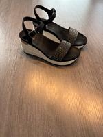 Sandalen, Größe 38, schwarz, Keilabsatz, neuwertig Kr. Passau - Passau Vorschau
