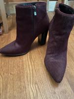 Weinrote Ankle Boots mit Ponyfell-Optik Friedrichshain-Kreuzberg - Kreuzberg Vorschau