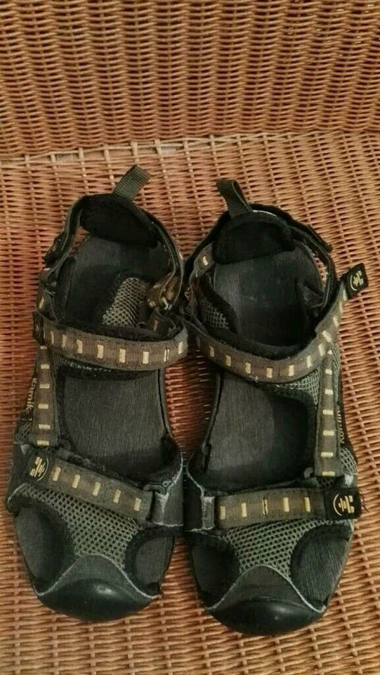 Sandalen Kamik schwarz-gelb Gr. 34 in München