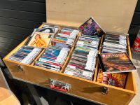 Grosse Musik CD Sammlung mit 3 Koffer (aus DJ Zeit) Niedersachsen - Friedeburg Vorschau