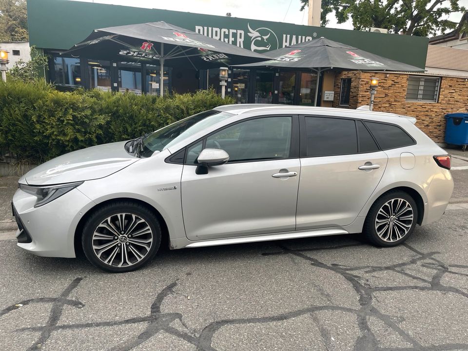 PKW mieten Toyota Corolla Hybrid günstig ohne Kreditkarte Kombi Autovermietung in Offenbach