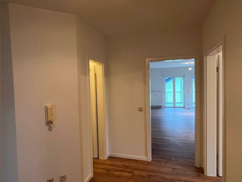 Neu renovierte 3-Zi.-Wohnung mit Balkon in Aßlar in Aßlar