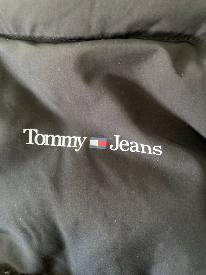 NEU! Tommy Jeans Steppjacke mit Bindegürtel schwarz Gr. XL in Cottbus