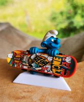Schlumpf mit Skateboard auf Podest Schleich Unikat Sammlung Niedersachsen - Dassel Vorschau