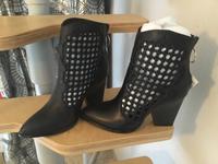 NEU Designer Stiefelette Heine Leder High Heels schwarz Gr. 37 Baden-Württemberg - Magstadt Vorschau