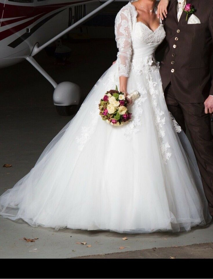 Brautkleid Tüll ivory Blumen Gr. 36 mit Schleppe trägerlos in Schloß Holte-Stukenbrock