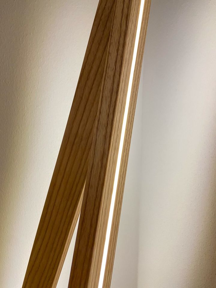 LED-Stehleuchte aus Holz - Einzelanfertigung in Radeburg