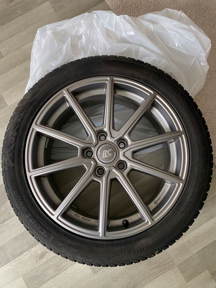 4 Winterreifen 205/50R17 auf Alufelgen RC32 Design 7.0Jx17H2 in Berlin