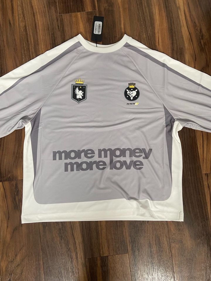 More Money More Love Fleece/LongSleeve in Altenlingen