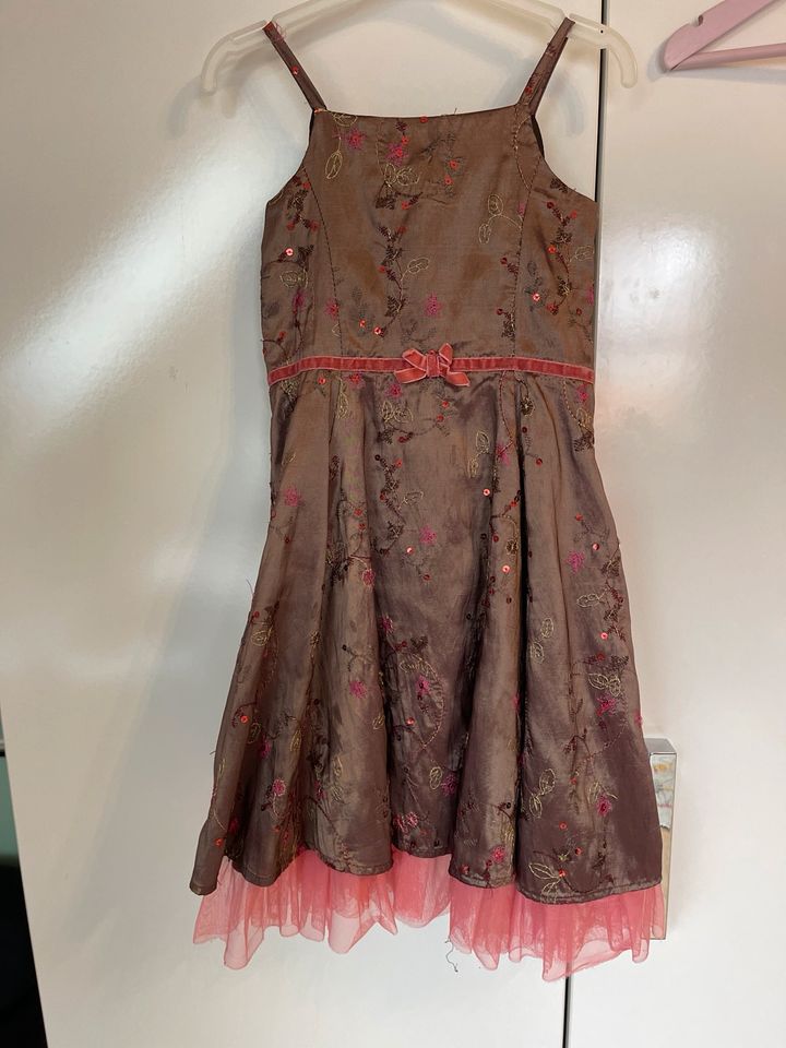 Kleid mit Bolero Größe 98/104 in Hemau