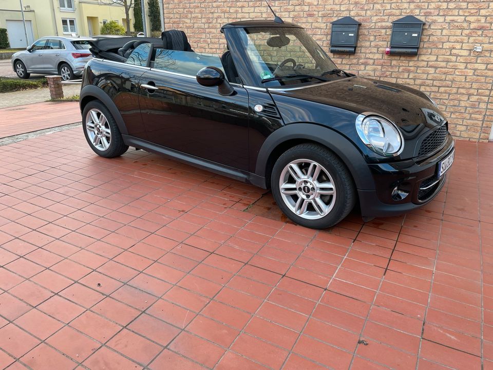 Mini Cooper D Cabrio Highgate in Troisdorf