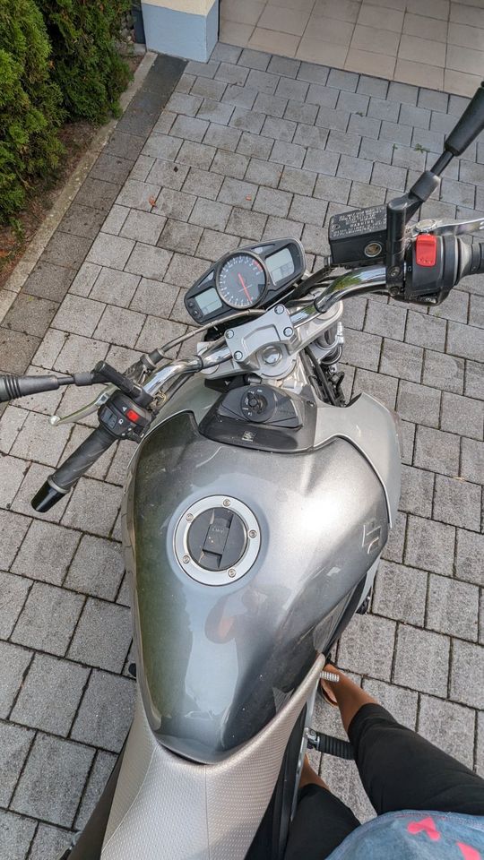Suzuki GSR 600 silber Naked Bike in Bubesheim