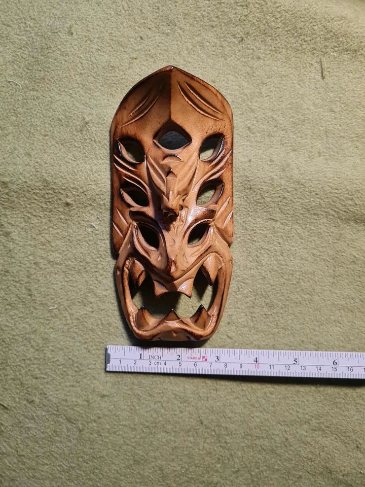 Maske aus Holz in Dortmund