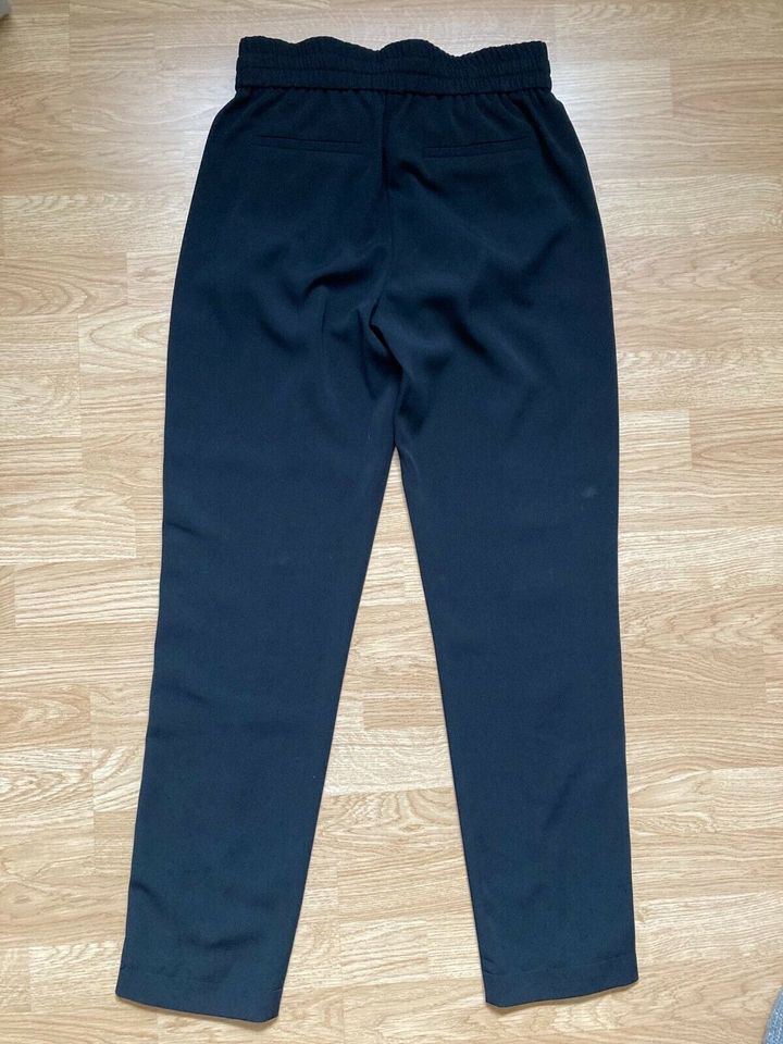 Hallhuber schwarze Sweatpant m. kirschroten Gallonstreifen,Gr. S in Göttingen