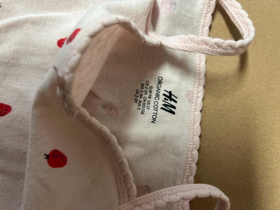 2 Träger Bodys Gr 98 Erdbeeren ❤️ h&m Bio Mädchen Sommer in Kirchhain