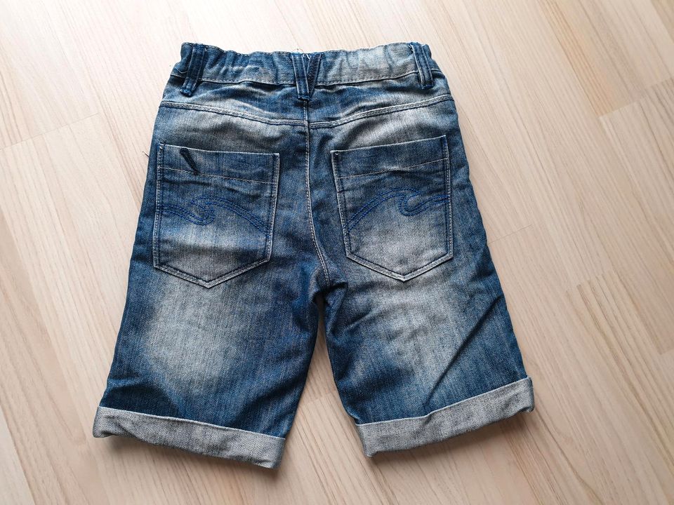 Jeans Shorts / Shorts / Sporthose kurz / Junge / Sommer / Gr. 128 in Schwanewede