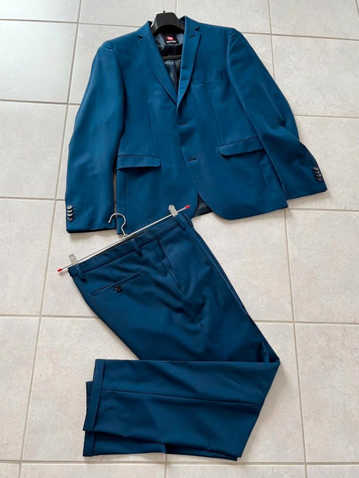 Anzug mit Hemd, Gr. 50, blau in Körle