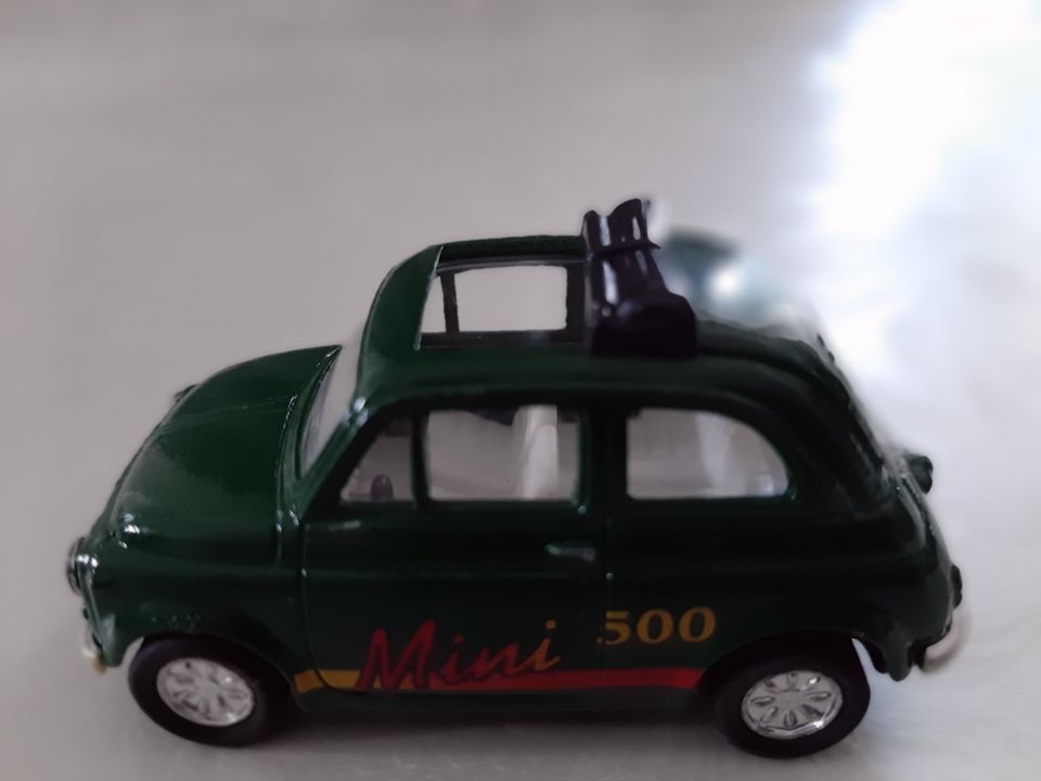 Fiat 500 Modellauto m. Ruckzugmotor/dunkelgrün/Länge: ca. 70mm in Menden